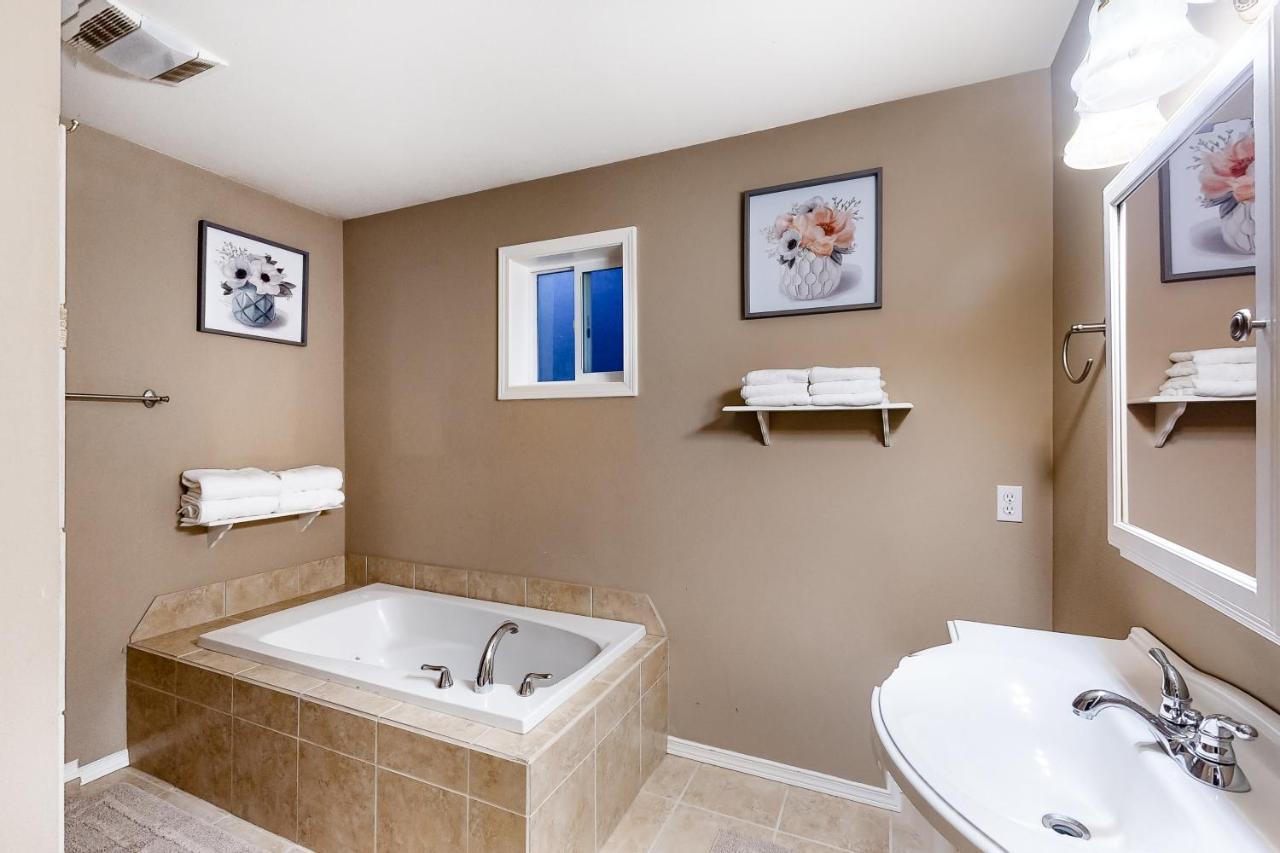 Wooded Wonder Villa Sandpoint Bagian luar foto